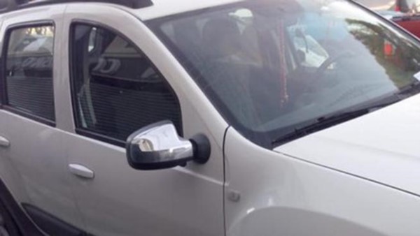 La camioneta Renault Duster fue objeto de un robo con un inhibidor.