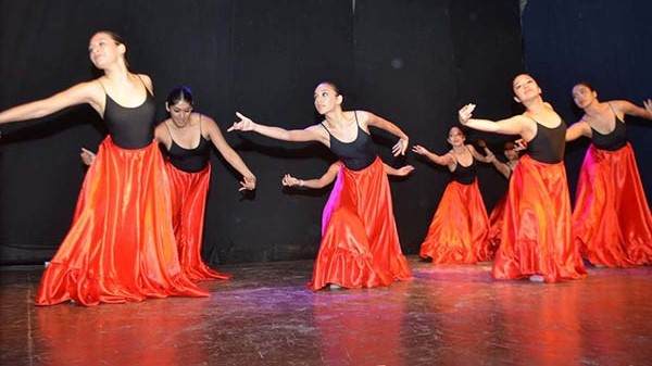 La capacidad del edificio se vio colmada durante las dos noches por la asistencia de padres, familiares, amigos y personas interesadas en la danza.