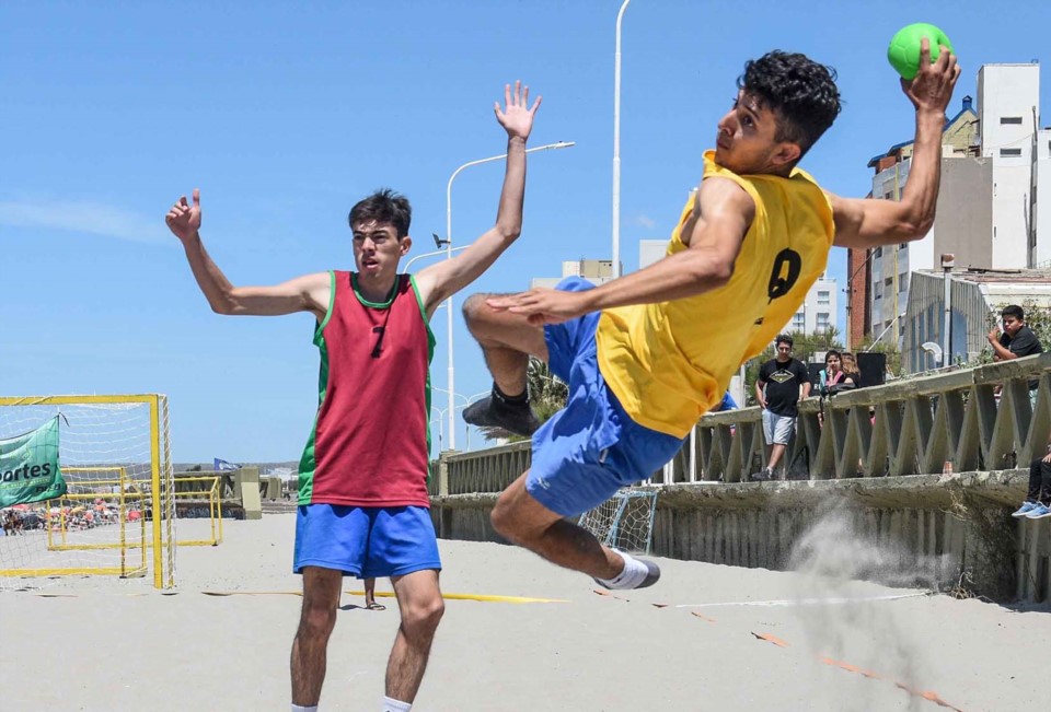 El equipo Paso Cero derrotó en semifinales a Frijolines, por 2-0, y luego en la final, el elenco de Trelew venció a Madryn Beach Handball, también 2-0.