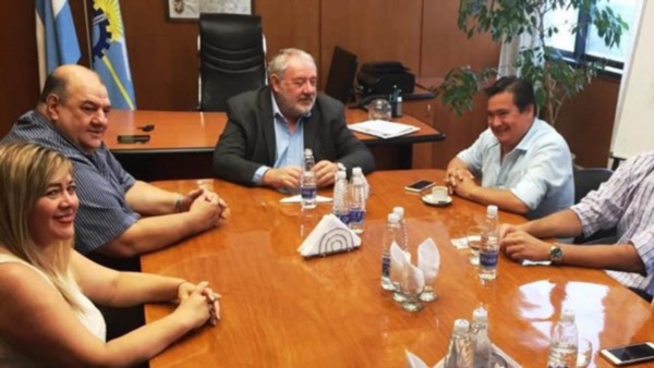 Promociones. El encuentro entre el ministro de Turismo y las autoridades del Banco para coordinar. 