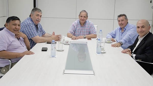 Los dirigentes de chubut junto al secretario general de los Bancarios en el encuentro en Buenos Aires.