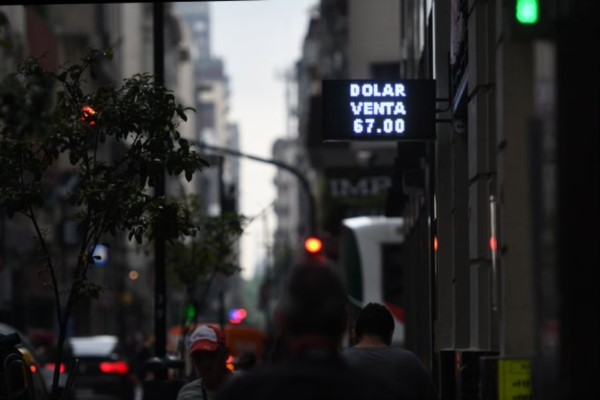 Los no residentes podrán acceder a la compra de divisas solo con la conformidad del BCRA.