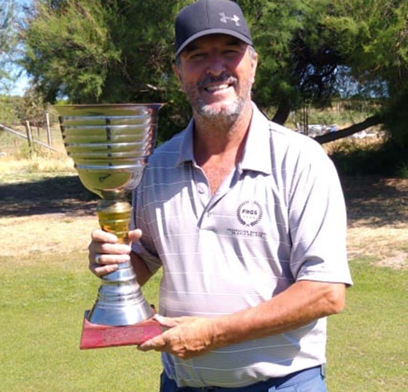 Acá está el “Campeón del Club”, Rolando Iralde, quien se llevó la copa.