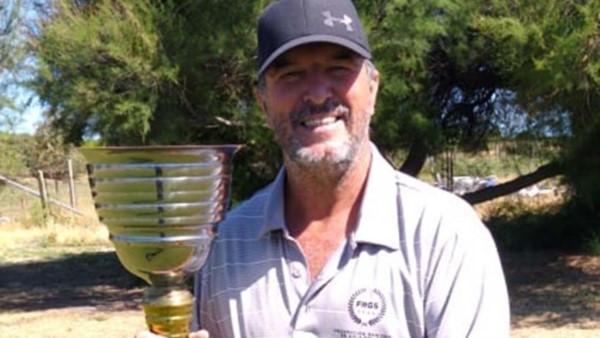 Acá está el “Campeón del Club”, Rolando Iralde, quien se llevó la copa.