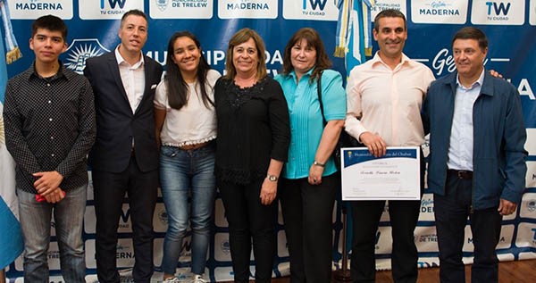 El reconocimiento fue entregado a estudiantes con los Mejores Promedios y a Alumnos Destacados.