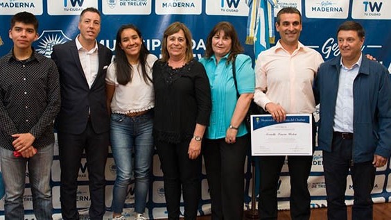 El reconocimiento  fue entregado a estudiantes con los Mejores Promedios y a Alumnos Destacados.