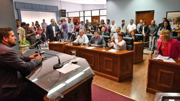 Flamantes. Una postal de los nuevos ediles en el recinto parlamentario capitalino para empezar la labor.