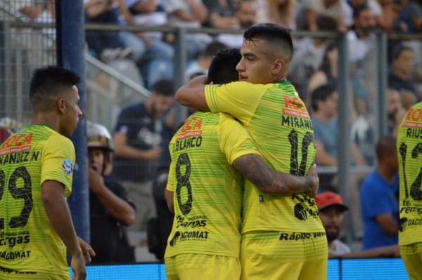 El Defensa y Justicia de Beccacece sigue intratable y queda momentáneamente como único líder en la Superliga Argentina.