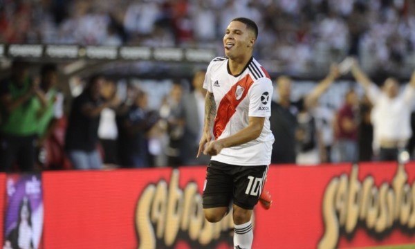 Juanfer renovó en River y su cláusula de salida subió varios millones.