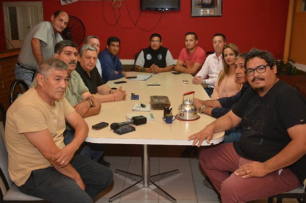 Referentes. Los líderes de varios gremios consensuaron el aval electoral para el actual jefe comunal.