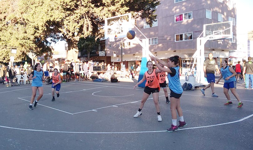 El torneo se jugó durante el día y la noche en las calles de Esquel.