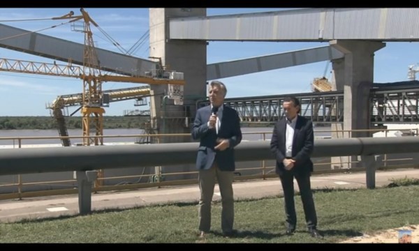 El jefe de Estado, junto al ministro Sica, que también se llama Dante pero no viene con planteos críticos...