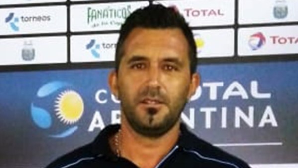 Mario Martínez sonríe antes del inicio del partido en Santa Fe. 