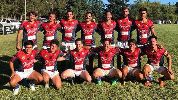 Los 13 jugadores que representaron a Chubut en el seven de Tandil y finalizaron entre los 4 mejores equipos.
