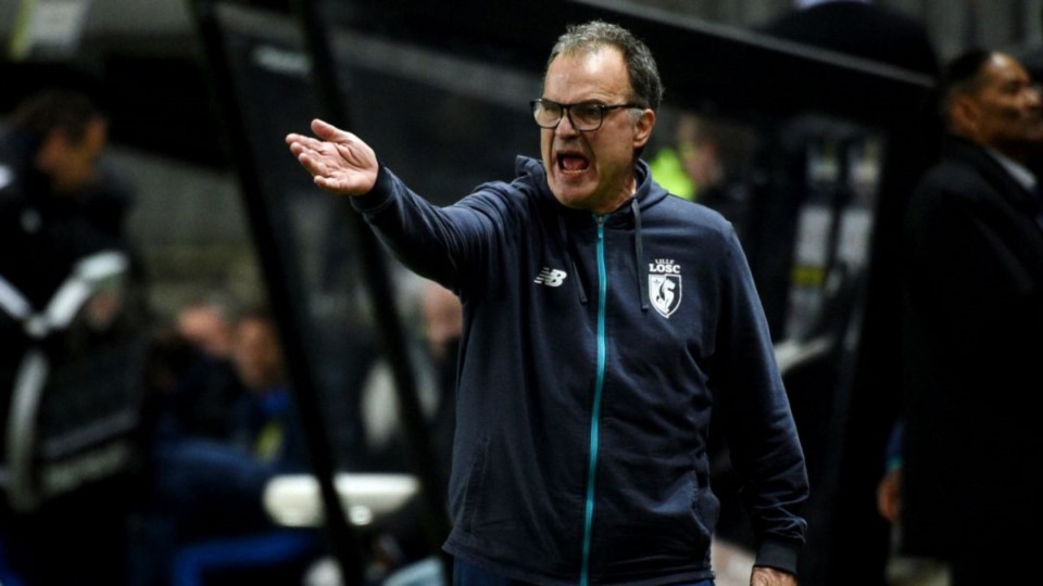 Otra vez el equipo de Bielsa en el último suspiro. Aunque esta vez era un suspiro largo. Perdía 1-0 desde el principio de la segunda parte. Se añadieron 12 minutos por un problema en los banquillos.