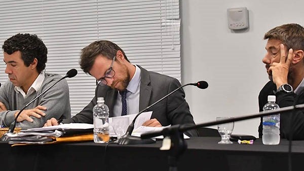 Audiencia. Desde la izquierda, Korn, Ruffa y D´Amico preparan documentación por si la causa va a juicio oral.
