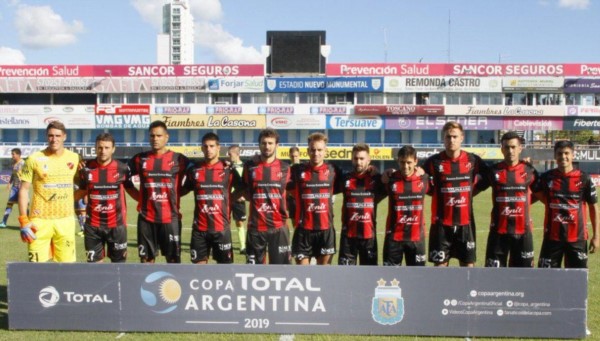 El Docke llegó al empate en el último minuto, pero falló cuatro penales en la definición: cayó 2-1 en la serie contra Patronato.