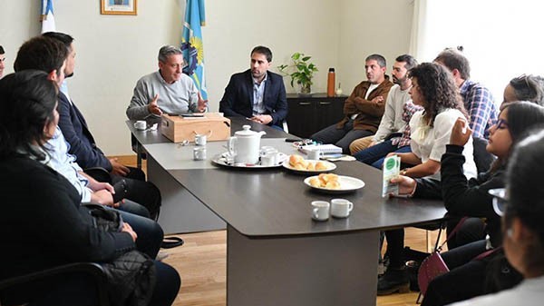 Agenda. El gobernador Mariano Arcioni reunido con algunas de las pymes en Comodoro Rivadavia.