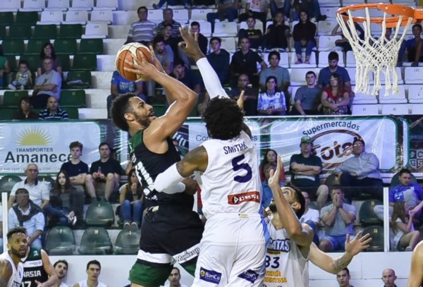 Regatas edificó un triunfo viniendo desde atrás ante Gimnasia.
