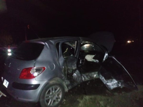 ... Y así quedó el Peugeot. (foto gentileza Mariela Lostra).