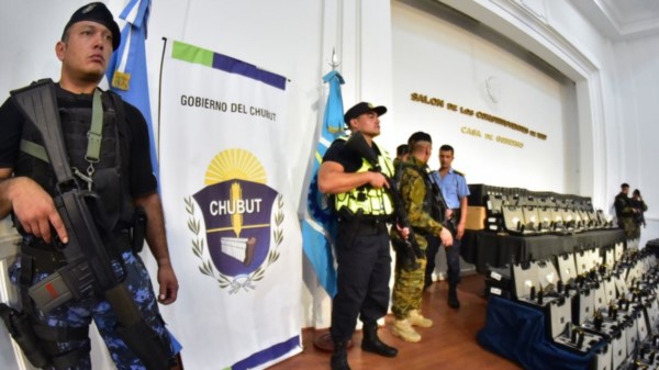 Armados. Una postal de los elementos de fuego con que ya cuentan los uniformados de la fuerza de seguridad provincial.