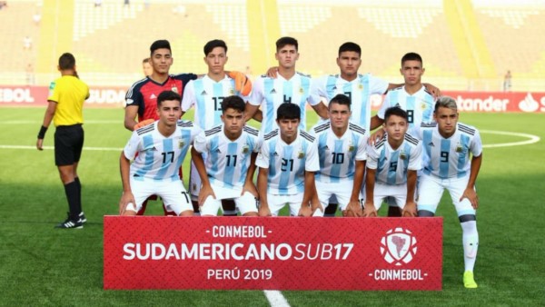 Los uruguayo fueron contundentes ante los serios errores defensivos de la "albiceleste".