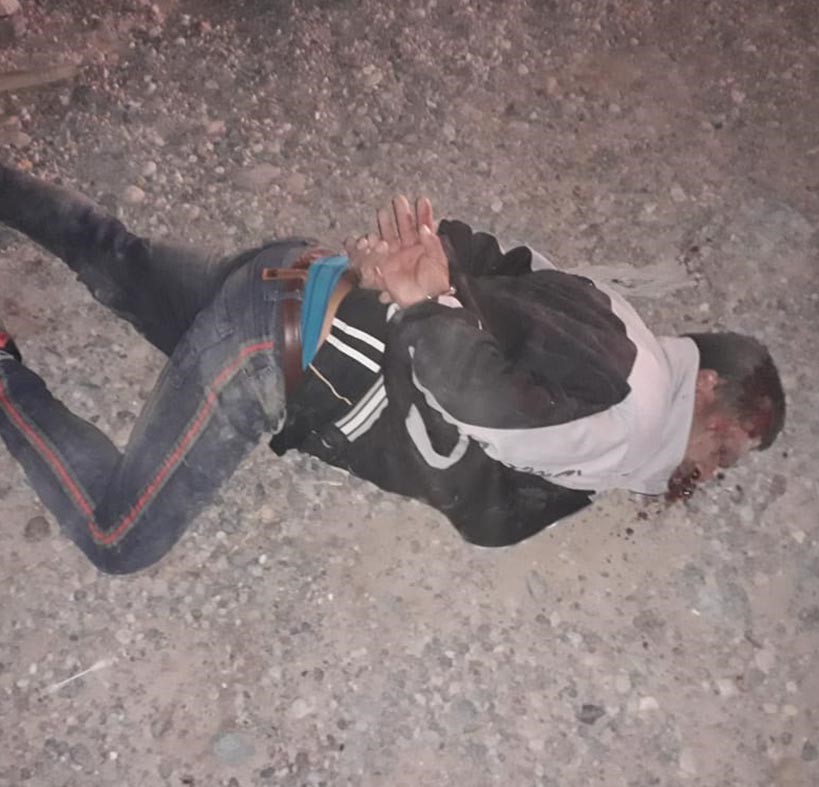 El individuo terinó muy golpeado por los vecinos. La POlicía lo salvó.