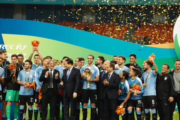 Uruguay venció 4-0 a Tailandia y se volvió a coronar campeón de la China Cup.