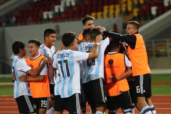 Cerca del final, Bruno Amione (Belgrano de Córdoba) logró rescatar un punto para la Albiceleste. 