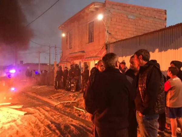 La pueblada terminó con un muerto y una vivienda destruida (foto ADNSur)