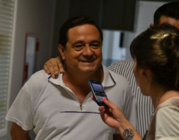 El "Brujo" Jiménez, haciendo declaraciones muy suelto de cuerpo, antes de quedar detenido.