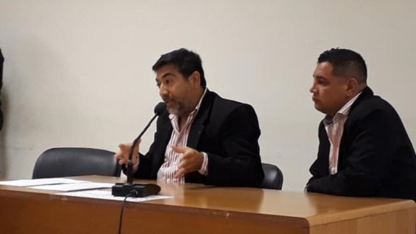 Adrián Currulef junto a su defensor solicitando la reducción de pena.