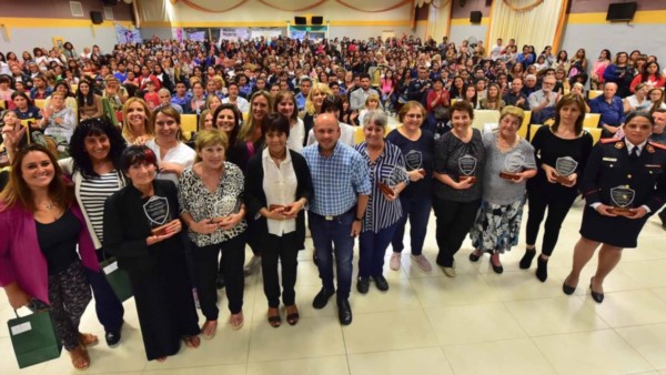El intendente de Puerto Madryn, Ricardo Sastre, agasajó a las mujeres por su día en el salón Héroes de Malvinas.