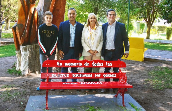 En Gaiman, el banco está ubicado en la Plaza Central del pueblo.