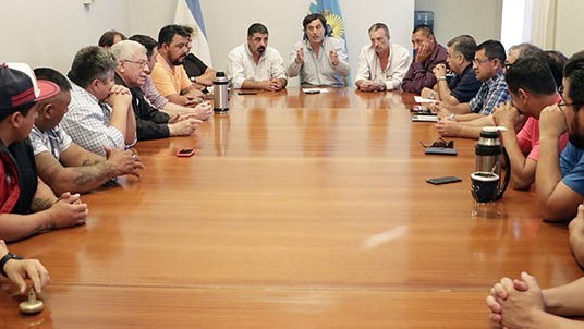 Discusión. Casa de Gobierno fue escenario del debate para evitar que el bache se convierta en crisis.  