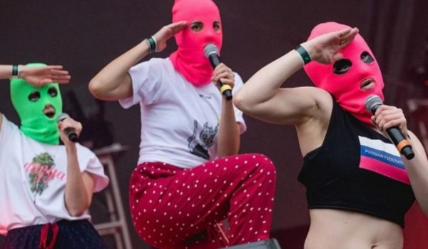 "Virgen María, Madre de Dios, ¡hazte feminista!", uno de sus gritos de protesta.