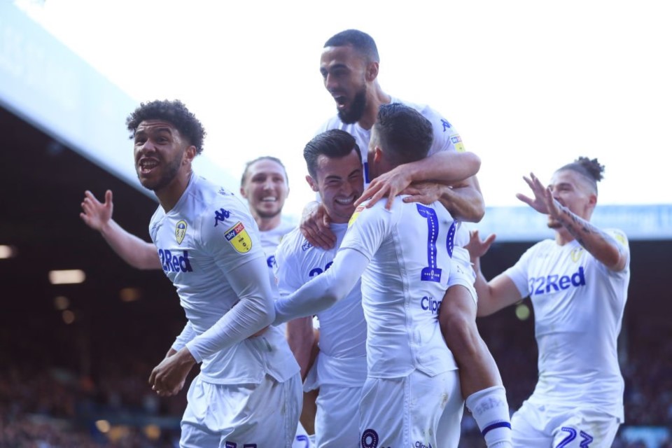 Triunfazo del Leeds. Con un gol de Harrison, el equipo de Bielsa venció 1-0 al Sheffield Wednesday y le sacó 3 puntos al tercero a falta de 12 en juego.