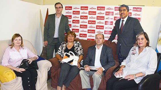 Candidatos. Los miembros de la Celeste y Blanca explicaron su propuesta para conducir el Colegio de Trelew.