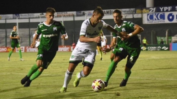 Marcaron Garnier y Orsini de penal para el Verde de Junín. Gabriel y Enzo Díaz, los goleadores del elenco de Caballito.