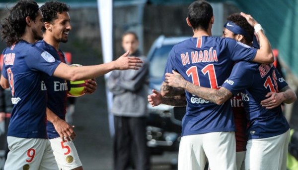 Con goles de Neymar y Di María, PSG derrotó 2-1 al Angers.