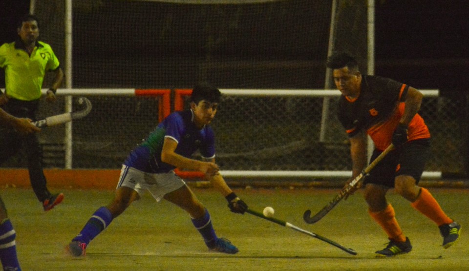 Anoche, en Rawson, Bigornia le ganó a Trelew en caballeros, por 3-2, y de esta manera le sacó seis puntos de diferencia en la cima de las posiciones.