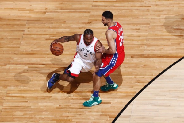 Kawhi Leonard fue el gran héroe de Toronto, que venció en el partido 7 a Philadelphia por 92 a 90.