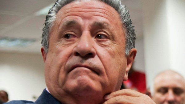 "No le conviene a él, no le conviene al partido, no le conviene a su vida hacer eso", dijo el líder peronista..