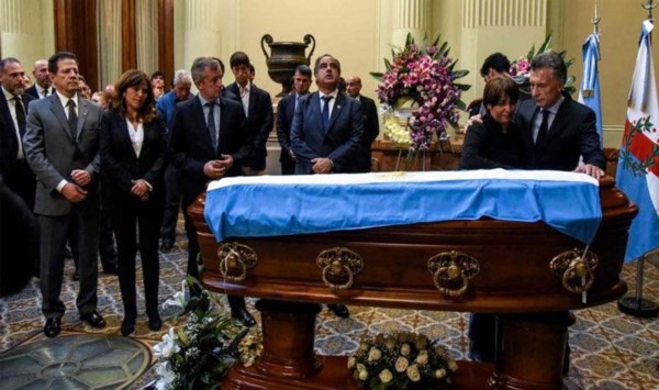 Despidieron los restos del diputado Héctor Olivares en el Congreso.