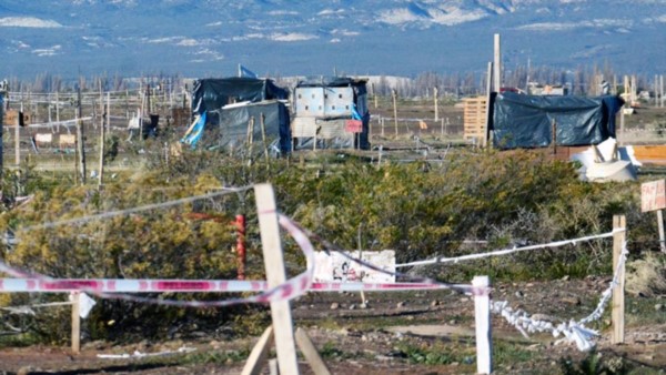 Instalados. Las casillas se multiplican y se colocó un cordón para intentar evitar que se sumen familias.
