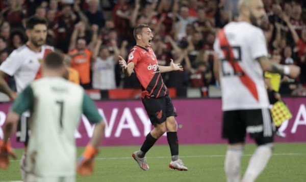 Marco Ruben lleva 8 goles en 11 partidos en Paranaense: 4 a Boca y uno a River.