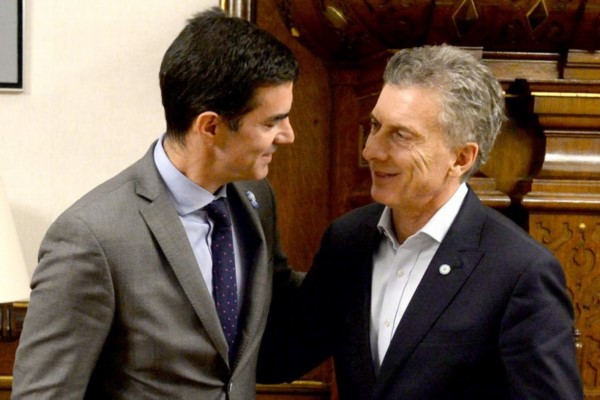 Macri recibió a Urtubey y sumó la tercera foto con Alternativa Federal.