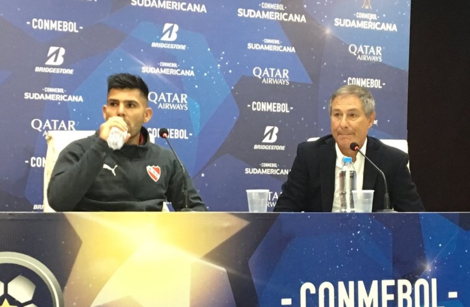 Ariel Holan y una frase contundente al iniciar la conferencia de prensa y responder sobre su continuidad en Independiente.
