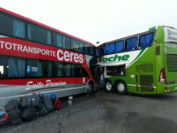 Dos micros chocaron en proximidades de Río Colorado (Foto Jorge Tanos/ @rionegrocomar)