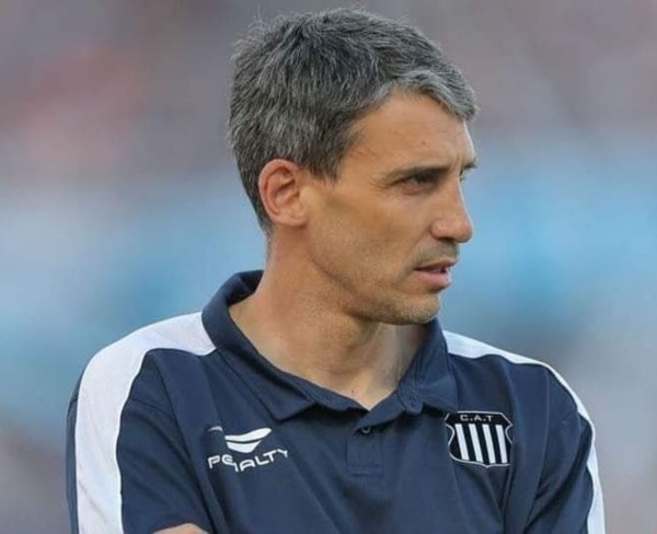 Juan Pablo Vojvoda, otro entrenador de Bragarnik, será finalmente quien se calce el buzo de entrenador del Globo. 